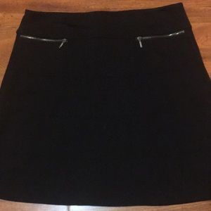 EUC  ATHLETA SIZE L black skirt